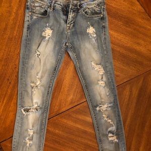 Ripped skinny jeans.